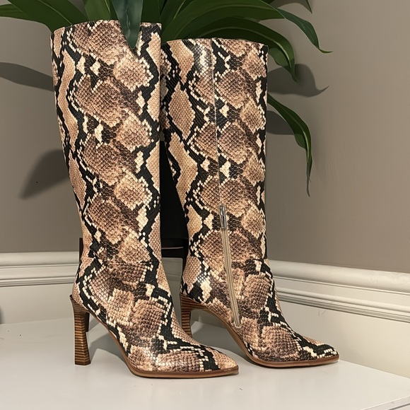 Vince Camuto Women's Pelsna Fashion Boot - Picture 9 of 15